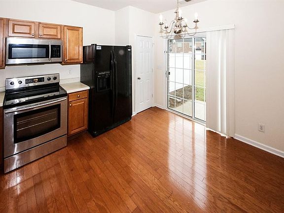5th image of 199 Bellewood Oak Dr