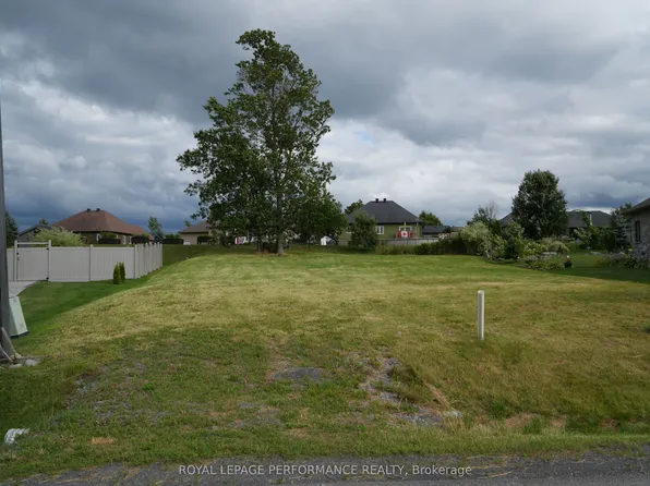 13 Matthew Kieran Cres, South Stormont, ON K0C 1P0