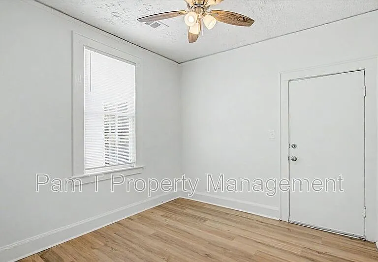 613 W 39th St #B — Photo 19
