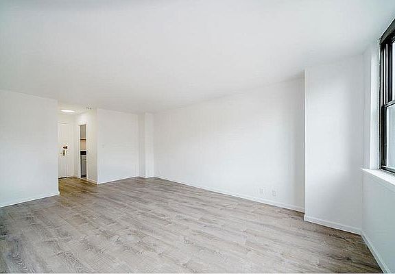 4th image of 225 E 36th St APT 12J