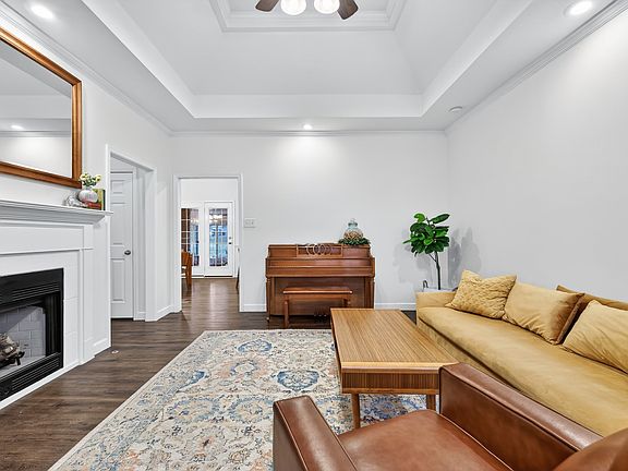 4th image of 1498 Lindsey Ln