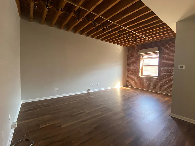 225 Arch St — Photo 13