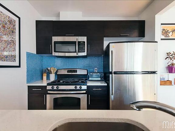 4th image of 11 Meserole St APT 2E