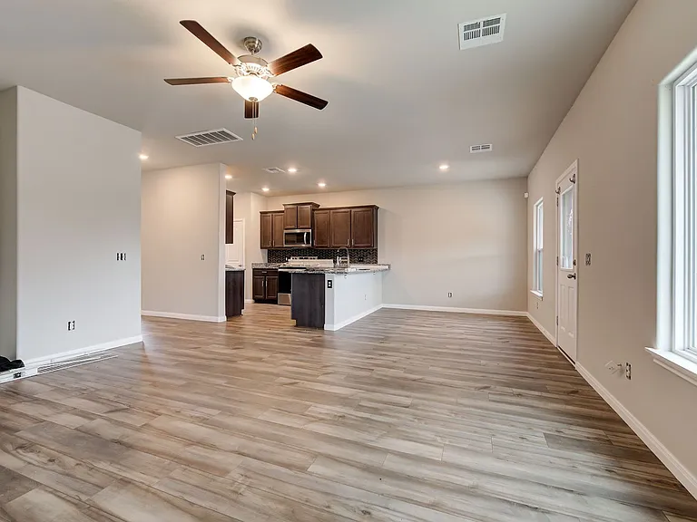 1609 Maroon Dr — Photo 10