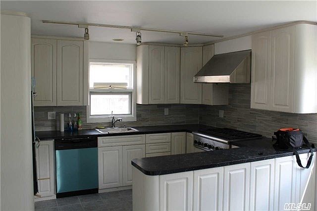 2nd image of 15 Oak St