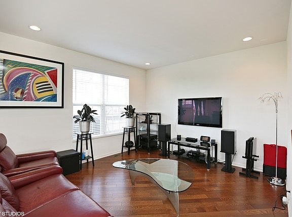 2nd image of 435 Town Center Blvd #435