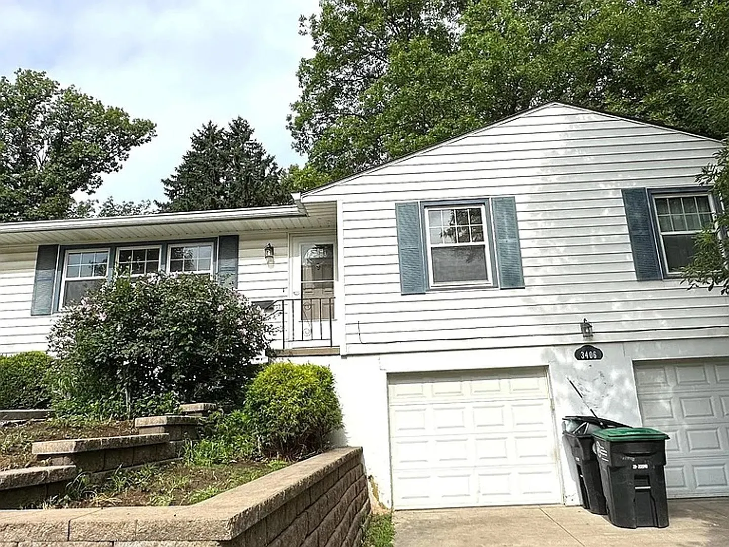 3406 S 91st St 3 Bed/1.5 Bath in Westside School District | Hardwood Floors, 2-Car Garage, Fenced... — Photo 1