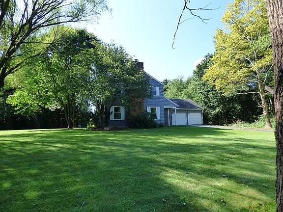 3rd image of 702 Blue Jay Ct