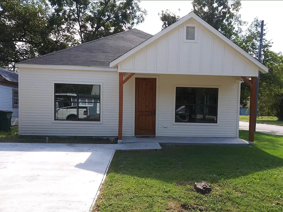 324 W Cummings St