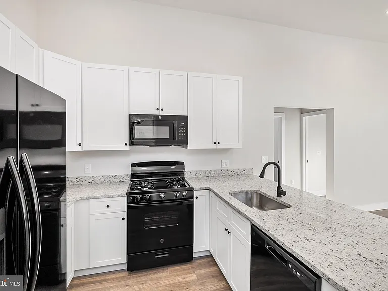 420 Chestnut St #2 — Photo 9