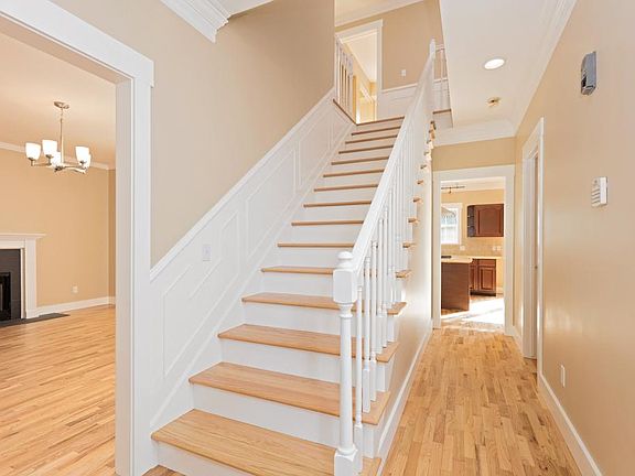 3rd image of 24752 Hillbend Ln NE