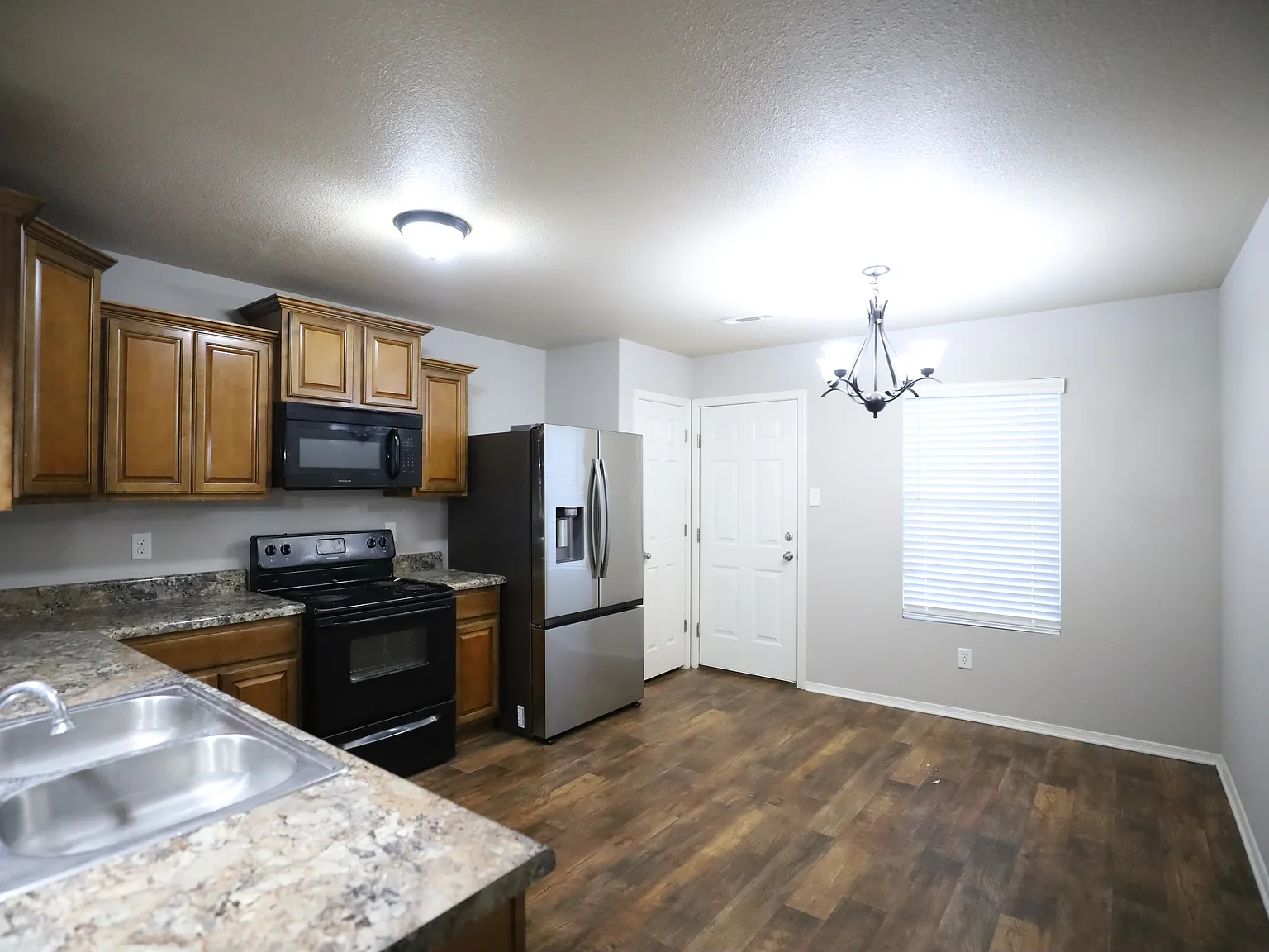 3 bed, 1284 sqft, $1,550 — Photo 2
