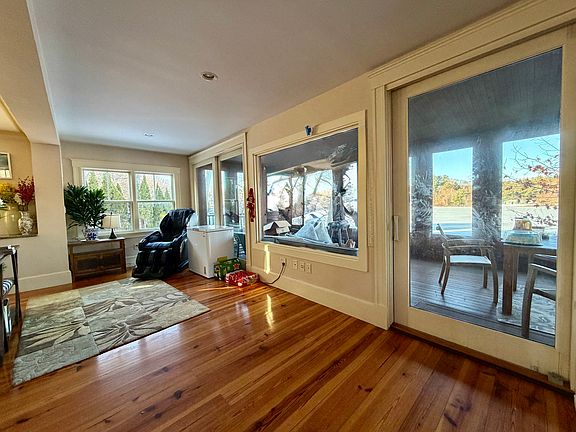 3rd image of 10 Wedge Pond Rd