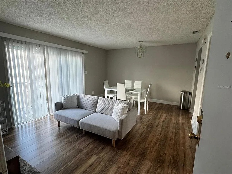 3035 George Mason Ave #D20 — Photo 10