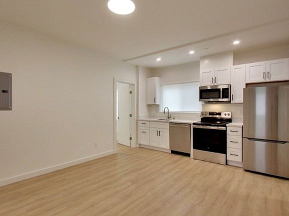 4th image of 1301-1361 La Playa St #I
