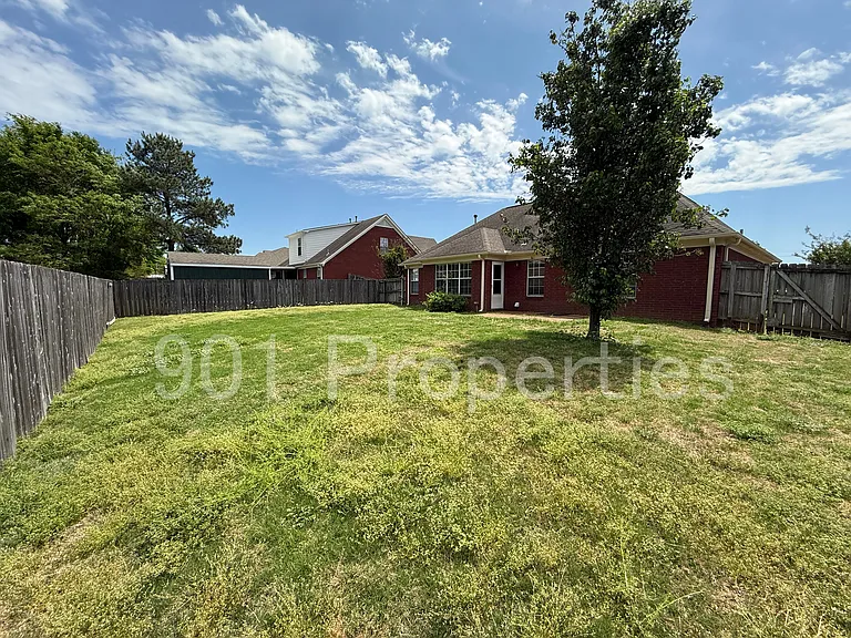 40 Garden View Dr — Photo 2
