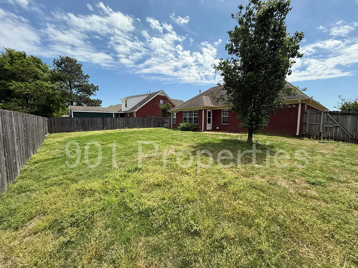 Building Photo - 40 Garden View Dr