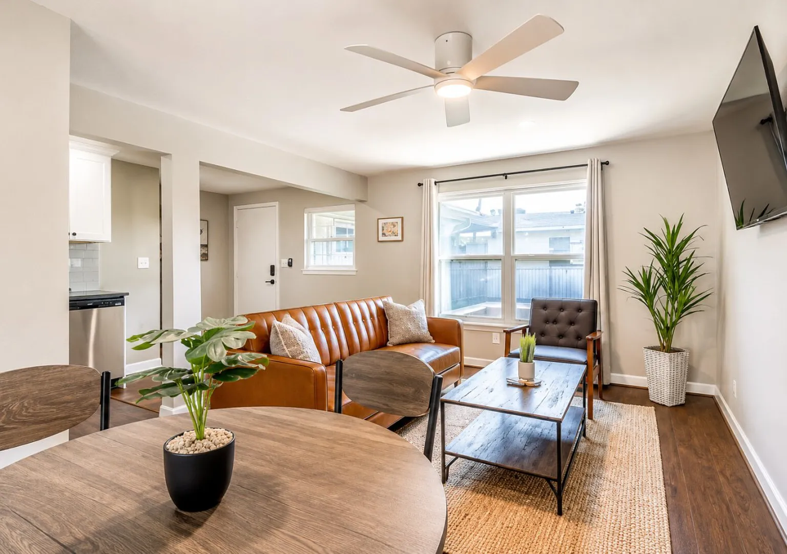 (1) July Summer Special | 10% Off 1BR Near Rice — Photo 1