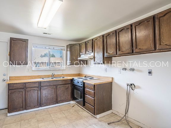4th image of 1038 S Virginia Cir