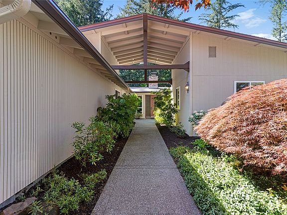 3rd image of 4205 Clearwater Drive SE