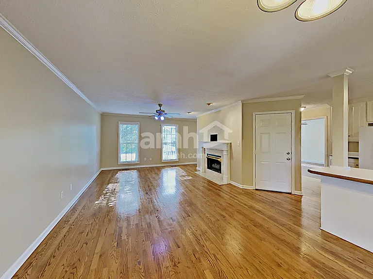 403 Woodlands Dr — Photo 5