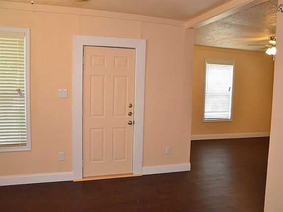 3rd image of 612 E Wichita St