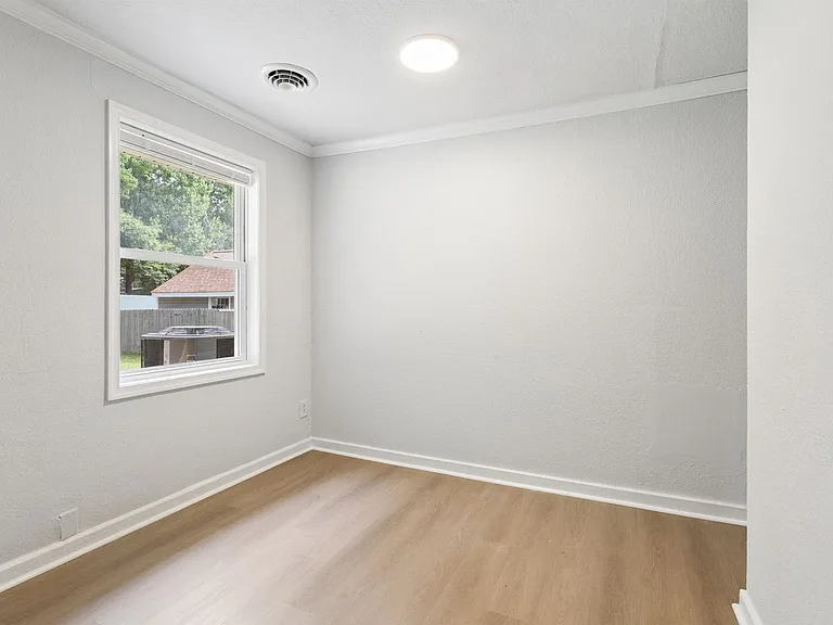 11 Woodhaven Rd — Photo 11
