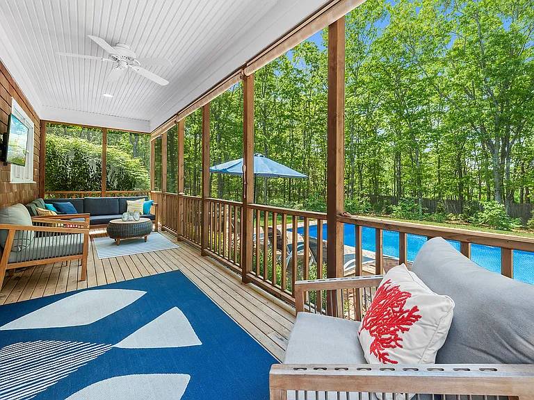 21 Cove Neck Ln — Photo 7