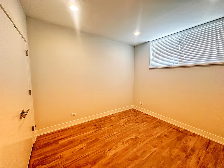 2353 N Seeley Ave #1B — Photo 10