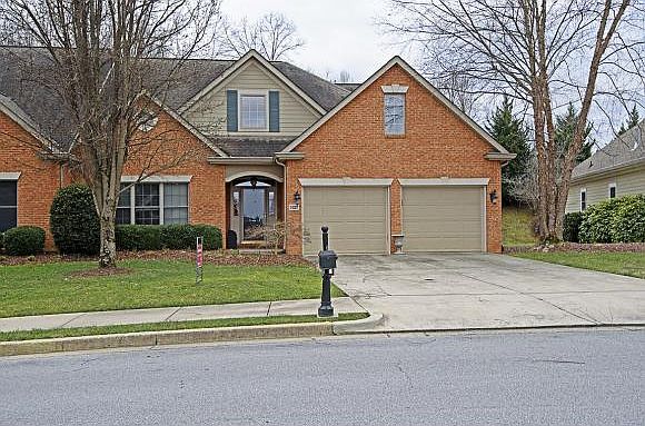 1st image of 1027 Hunters Lake Dr