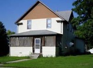 300 1st St S, Fairmount, ND 58030