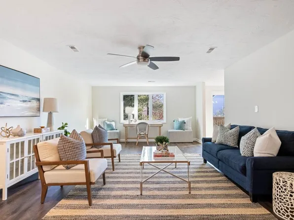 225 Lincoln St APT D5, Duxbury, MA 02332