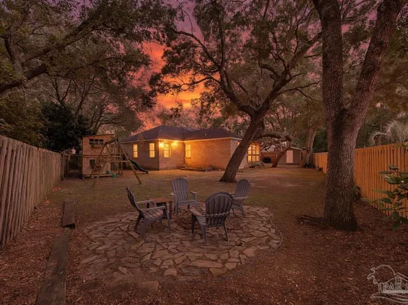 2841 Winners Circle Dr, Navarre, FL 32566
