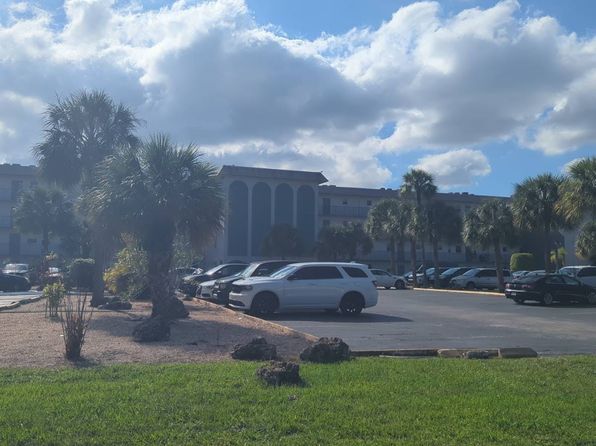 4311 Crystal Lake Dr