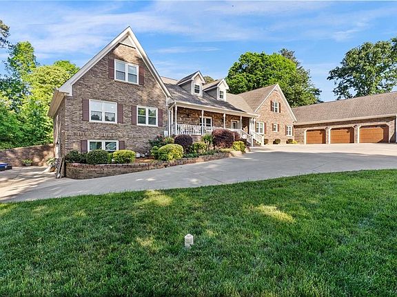 3rd image of 3451 Donegal Way