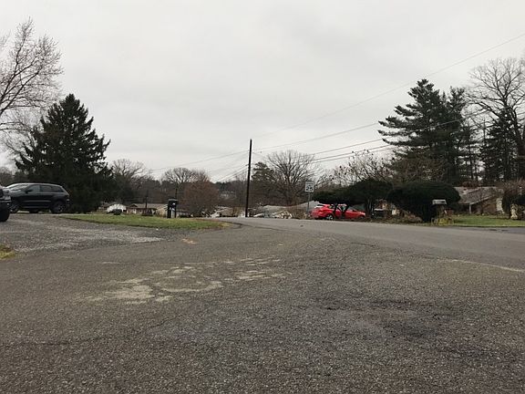 5th image of 415 Sussex Dr