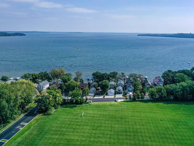 2159 Middleton Beach Rd — Photo 28