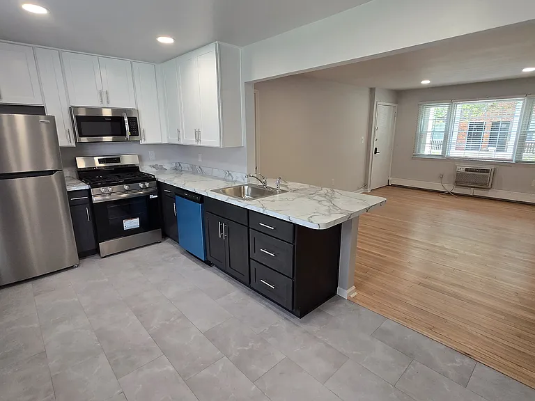 LAWRENCEVILLE GARDEN APARTMENTS AND TOWNHOMES — Photo 14