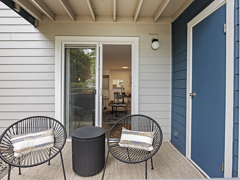 Private Patio Space at 2000 Lake Washington Apartments in Renton, WA 98056