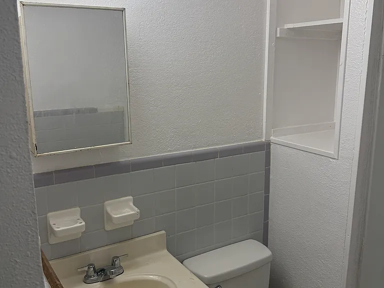 4070 Lindsey Dr — Photo 5