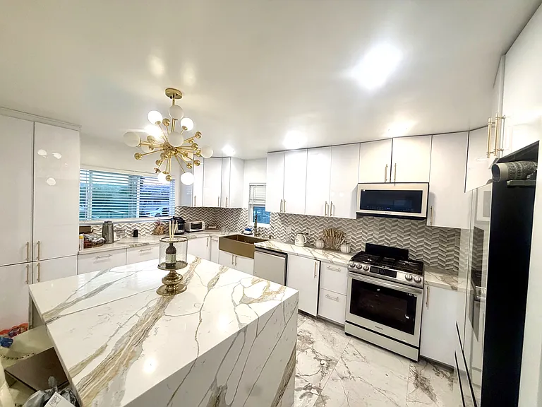 3647 Ethan Allen Ave — Photo 5