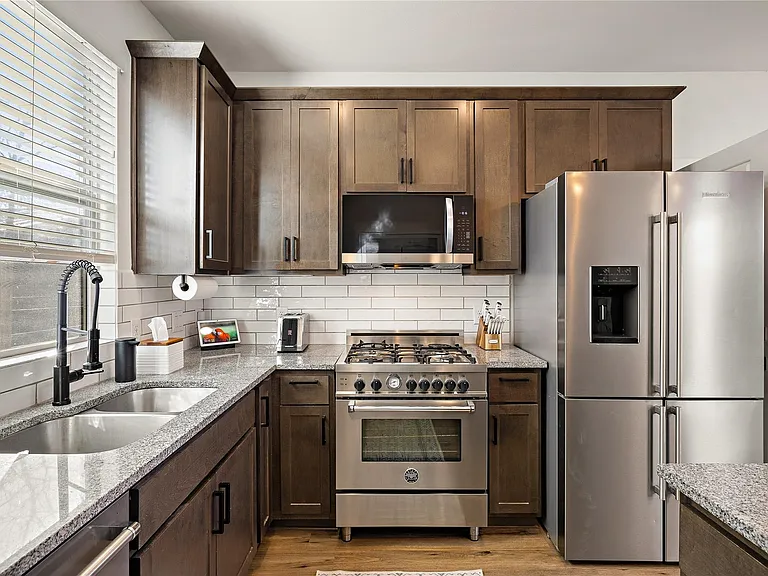 1402 Singleton Ave #B — Photo 6