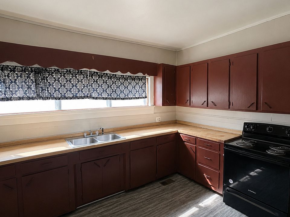 2nd image of 553 1st St