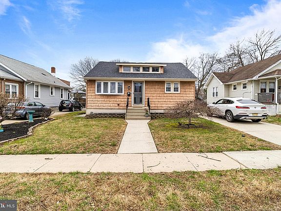 3rd image of 310 Harvard Ave