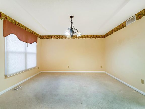 4th image of 412 Cambridge Dr