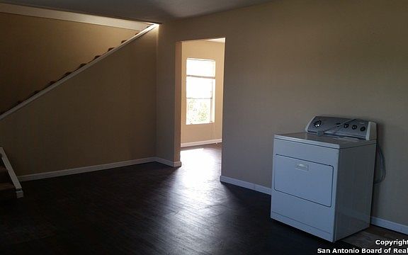 3rd image of 1911 Canteen St