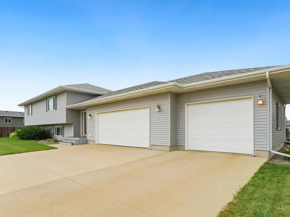 1306 S 12th St, Aberdeen, SD 57401