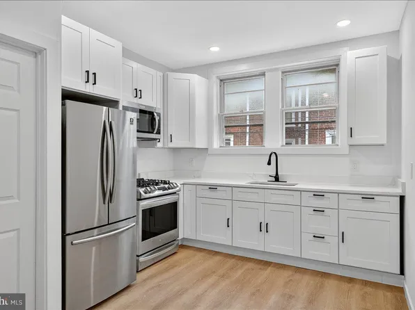 6737 N Smedley St, Philadelphia, PA 19126