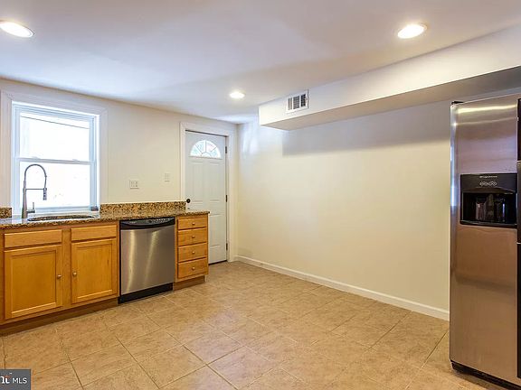 3rd image of 909 S 16th St #1