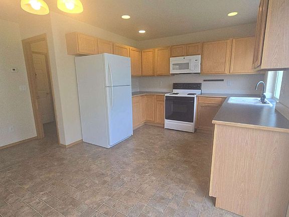 4th image of 29 Stratford Dr